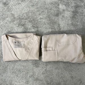 Figs scrub set color tan size small